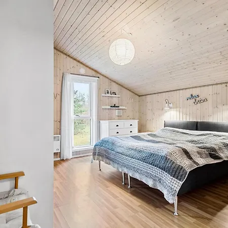 4 Bedroom Beautiful In Feriehus