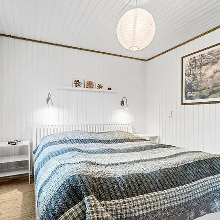 Feriehus 4 Bedroom Beautiful In