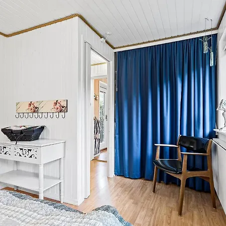 Prázdninový dům 4 Bedroom Gorgeous In *