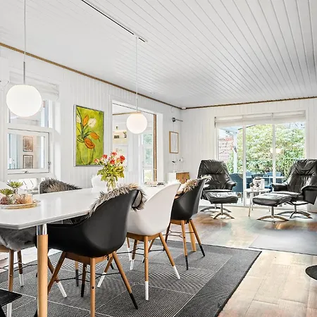 4 Bedroom Beautiful In Feriehus *