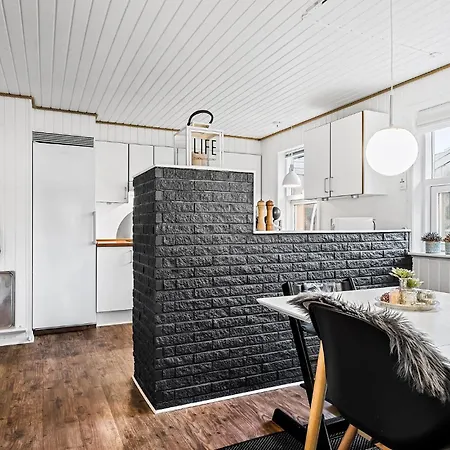 Feriehus 4 Bedroom Beautiful In