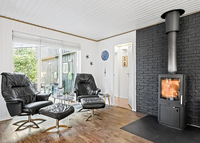 Casa vacanze 4 Bedroom Beautiful In Skjern
