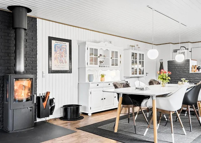 Casa vacanze 4 Bedroom Beautiful In Skjern