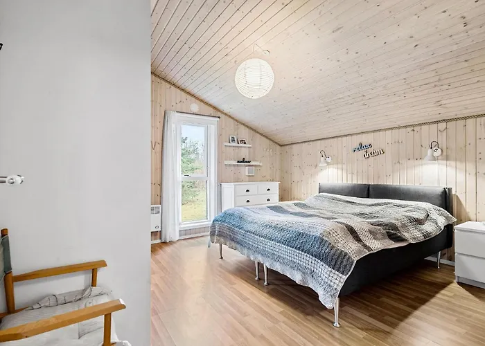 4 Bedroom Beautiful In Casa vacanze