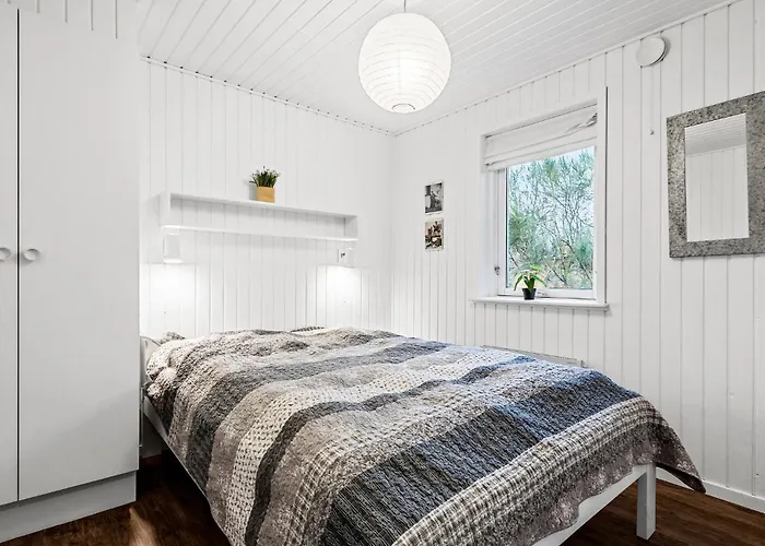 4 Bedroom Beautiful In Casa vacanze Skjern