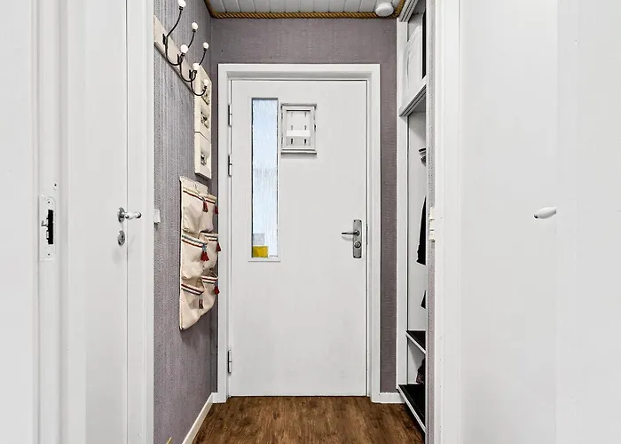 Casa vacanze 4 Bedroom Beautiful In Skjern